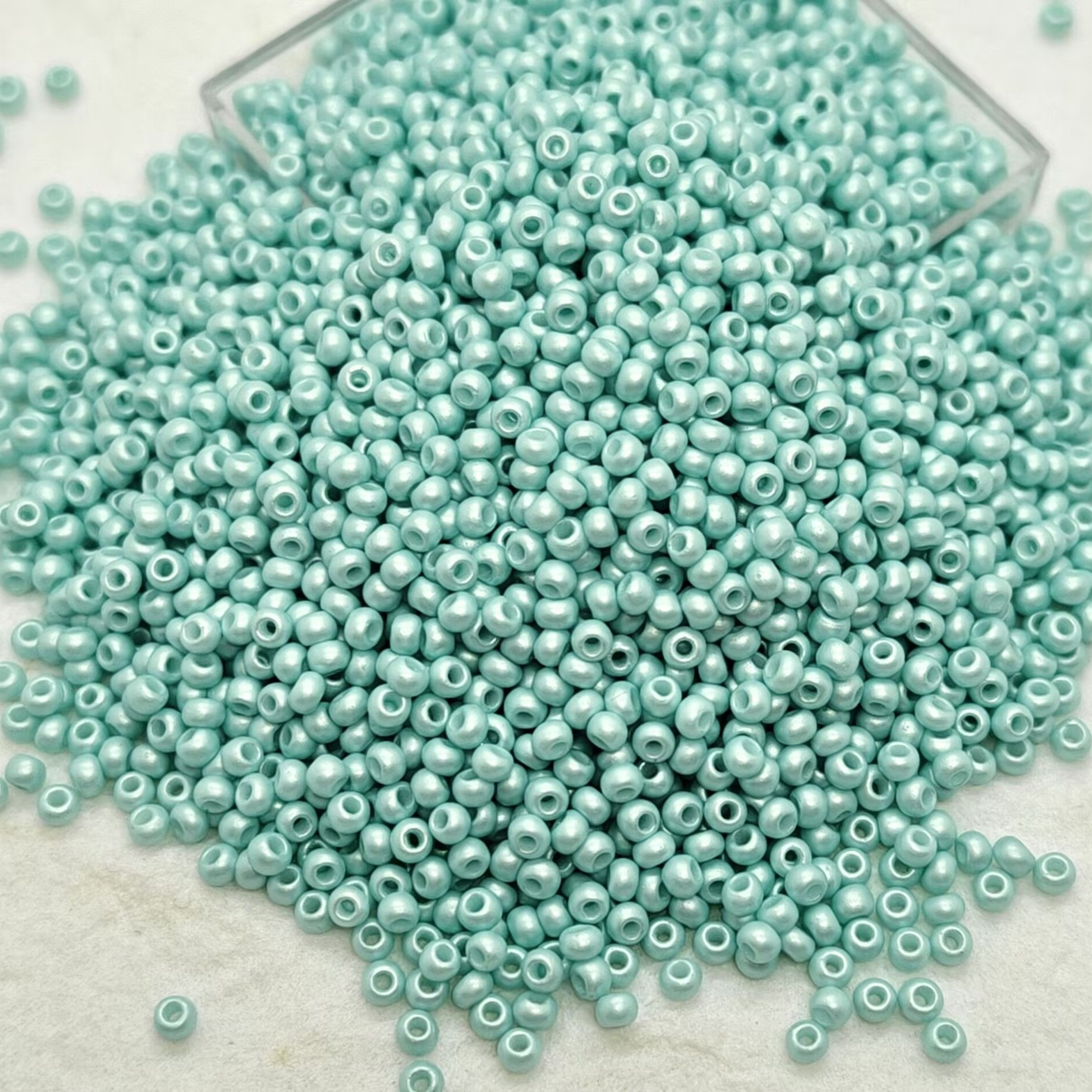 600pcs Round Glossy Glass Seed Beads for Jewelry Making